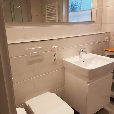 Komfortabele Ferienwohnung App 1 -anlage In Den Wiesen Prerow